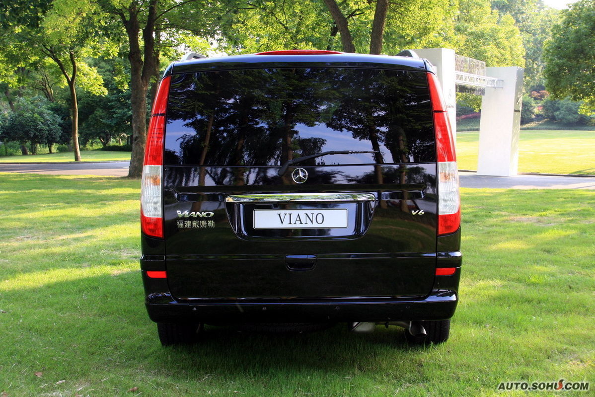  p>唯雅诺是奔驰品牌车的一个系列,被定位为"外交级mpv"的梅赛德斯,是