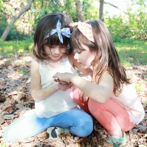  p>娜奥美和丽莎,一对可爱的美韩混血双胞胎,分别是naomi(中文:娜奥美