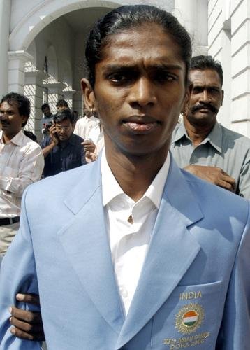  p>两性畸形,即体内同时具有睾丸与卵巢这区分男女的双重性腺.