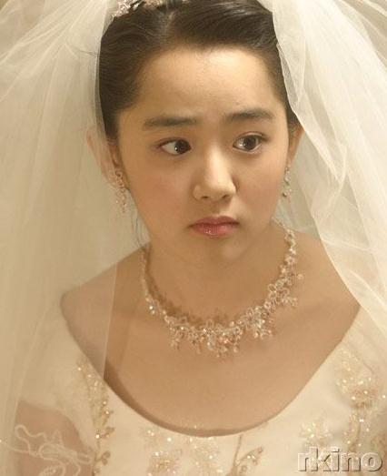 即文根英(误译),生于1987年5月6日,韩国影视女演员