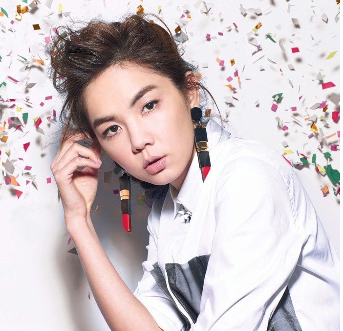  p>《why not》是ella陈嘉桦的一首口白作品,收录在《 a target="