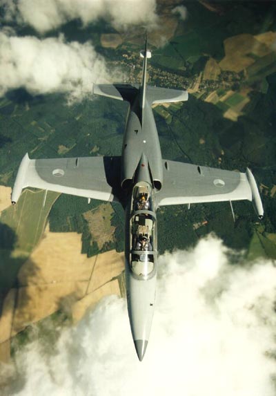 39教练机(英文:l-39 trainer,绰号:albatro,译文:信天翁)