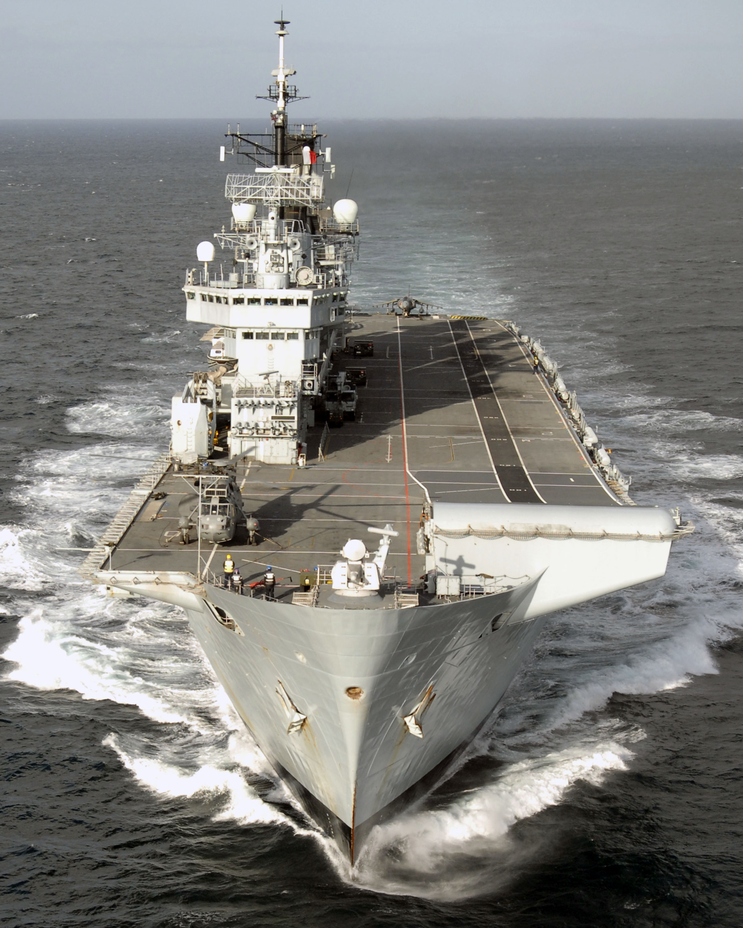  p>无敌级航空母舰(英文:invincible class aircraft carrier),是英国