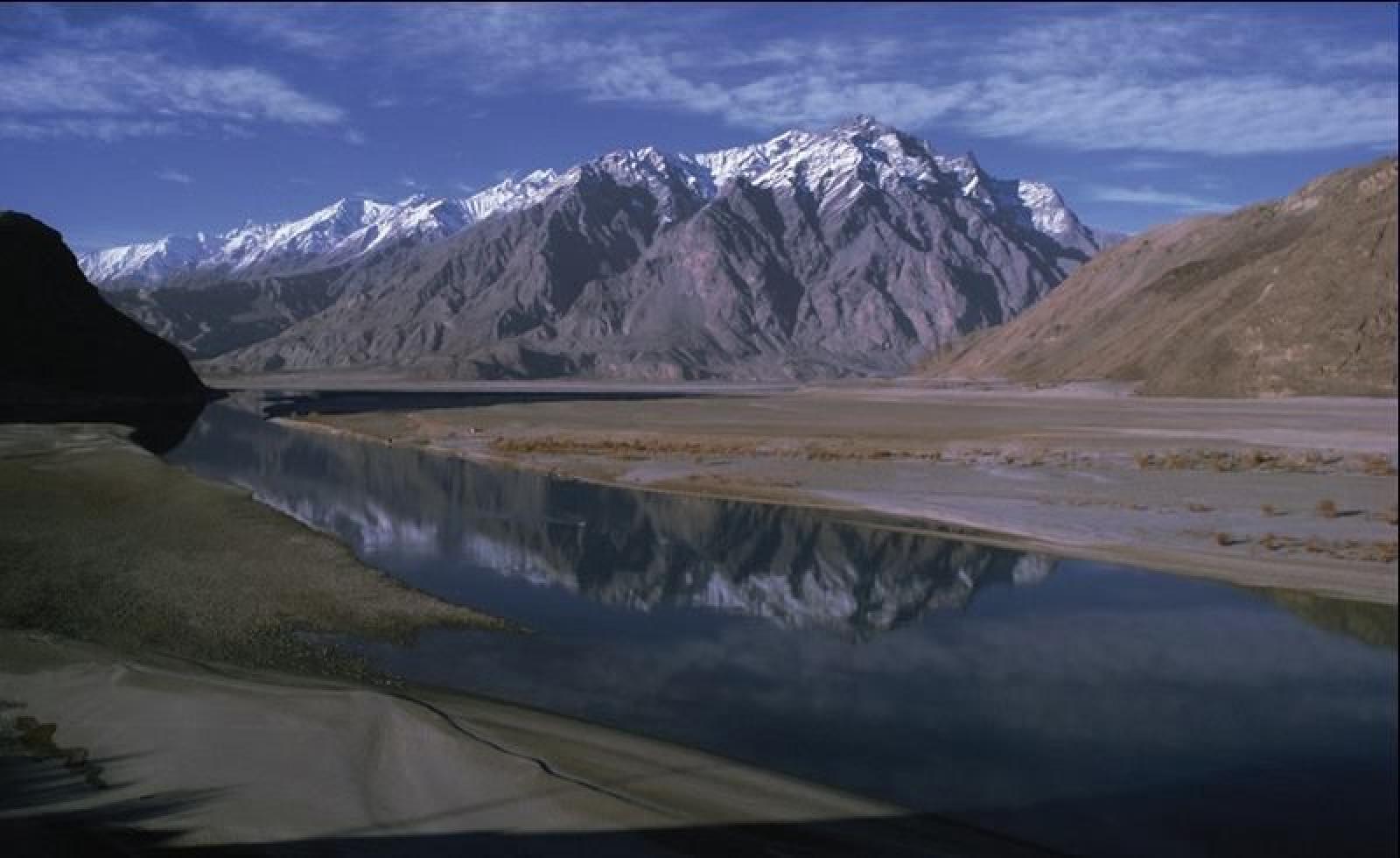  p>印度南部河流.源出东高止山,上游称为默杰贡德河.