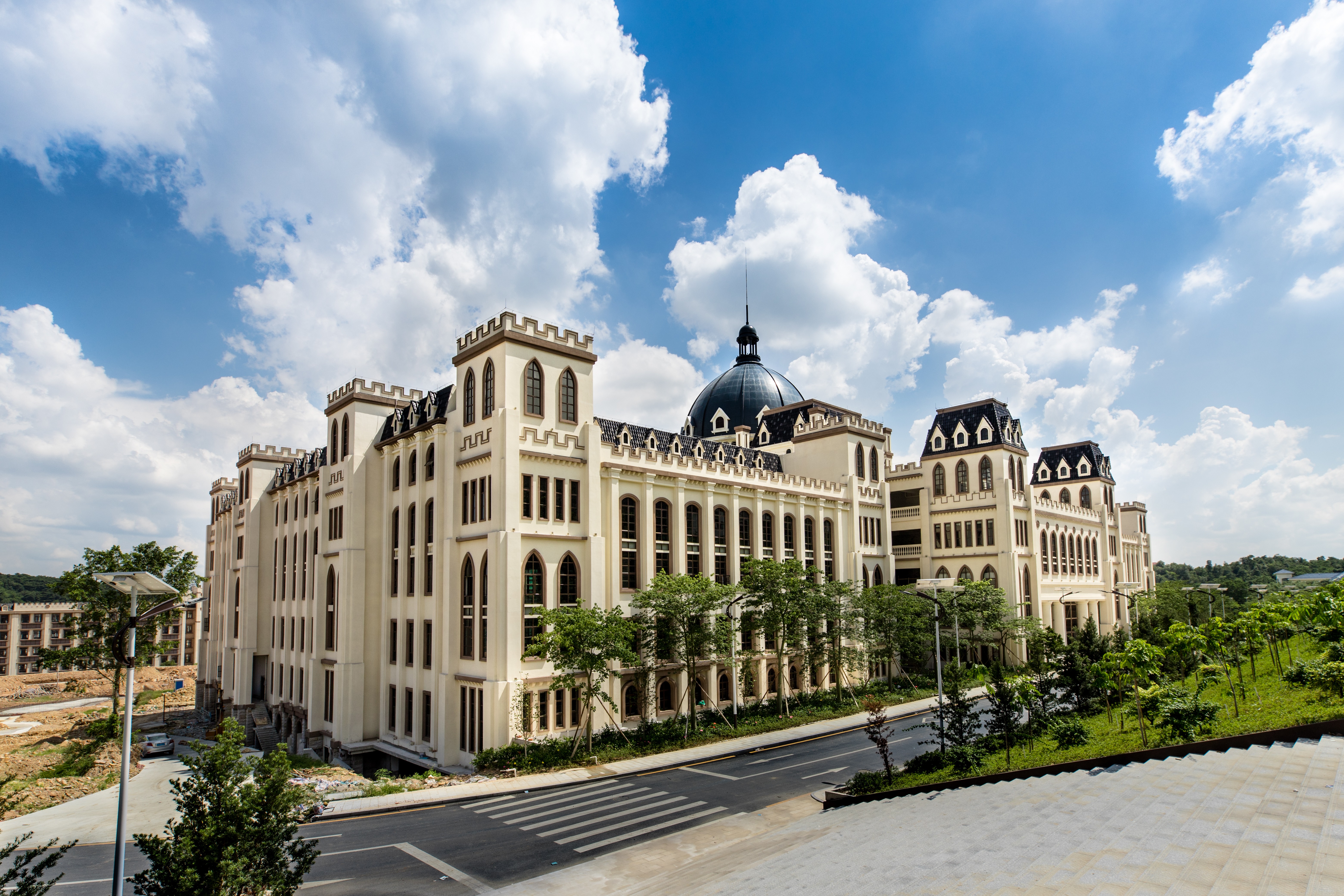  p>广东工商职业技术大学(guangdong business and technology