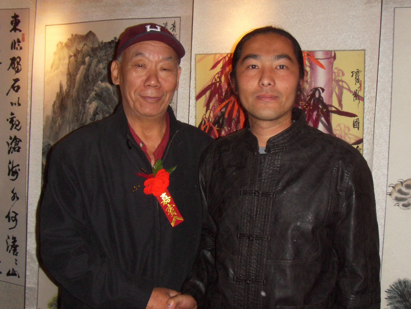  p>张斌,字乐山,号一笔, 一笔轮廓福寿的创始人,中国国际经济文化艺术