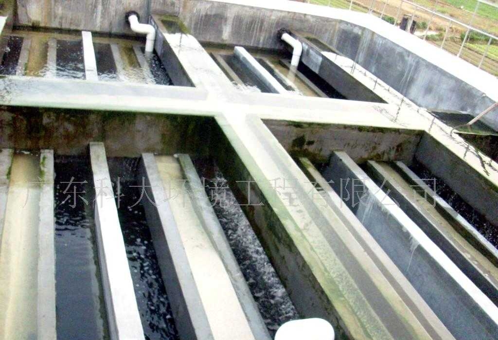  p>隔板絮凝池俗称往复式絮凝池.