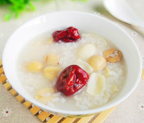 莲子百合枸杞小米粳米粥