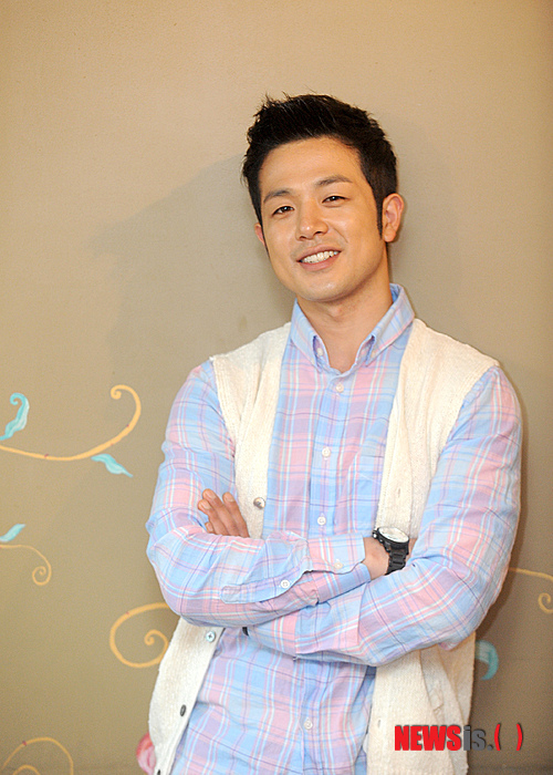  p>李英勋 i>(         ,leeyounghoon) /i>,1982年12月14日出生于