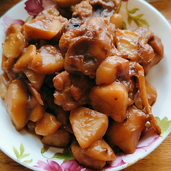 土豆香菇炒鸡翅根