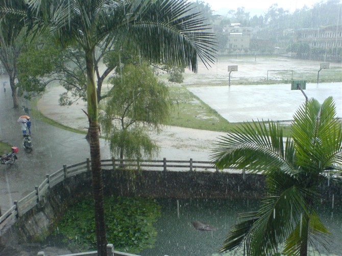 龙川县老隆中学