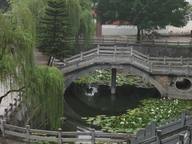 龙川县老隆中学