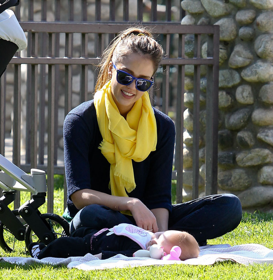  p>杰西卡·阿尔芭 i>(jessica alba) /i>,1981年4月28日出生于美国加