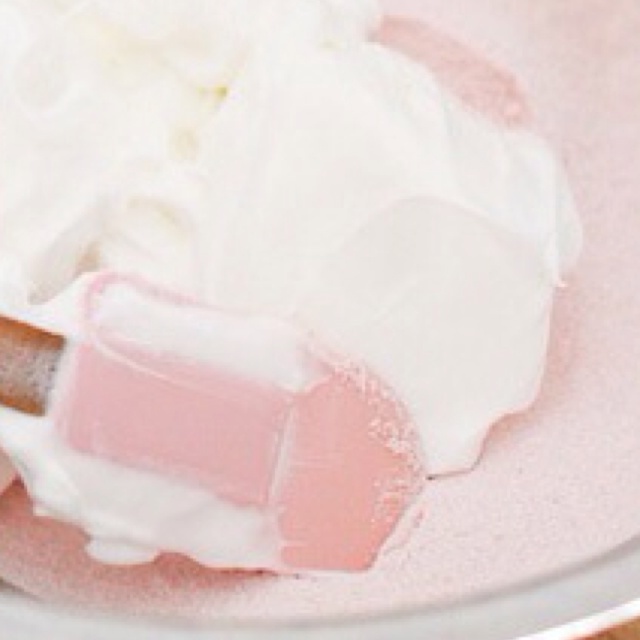 草莓牛奶马卡龙