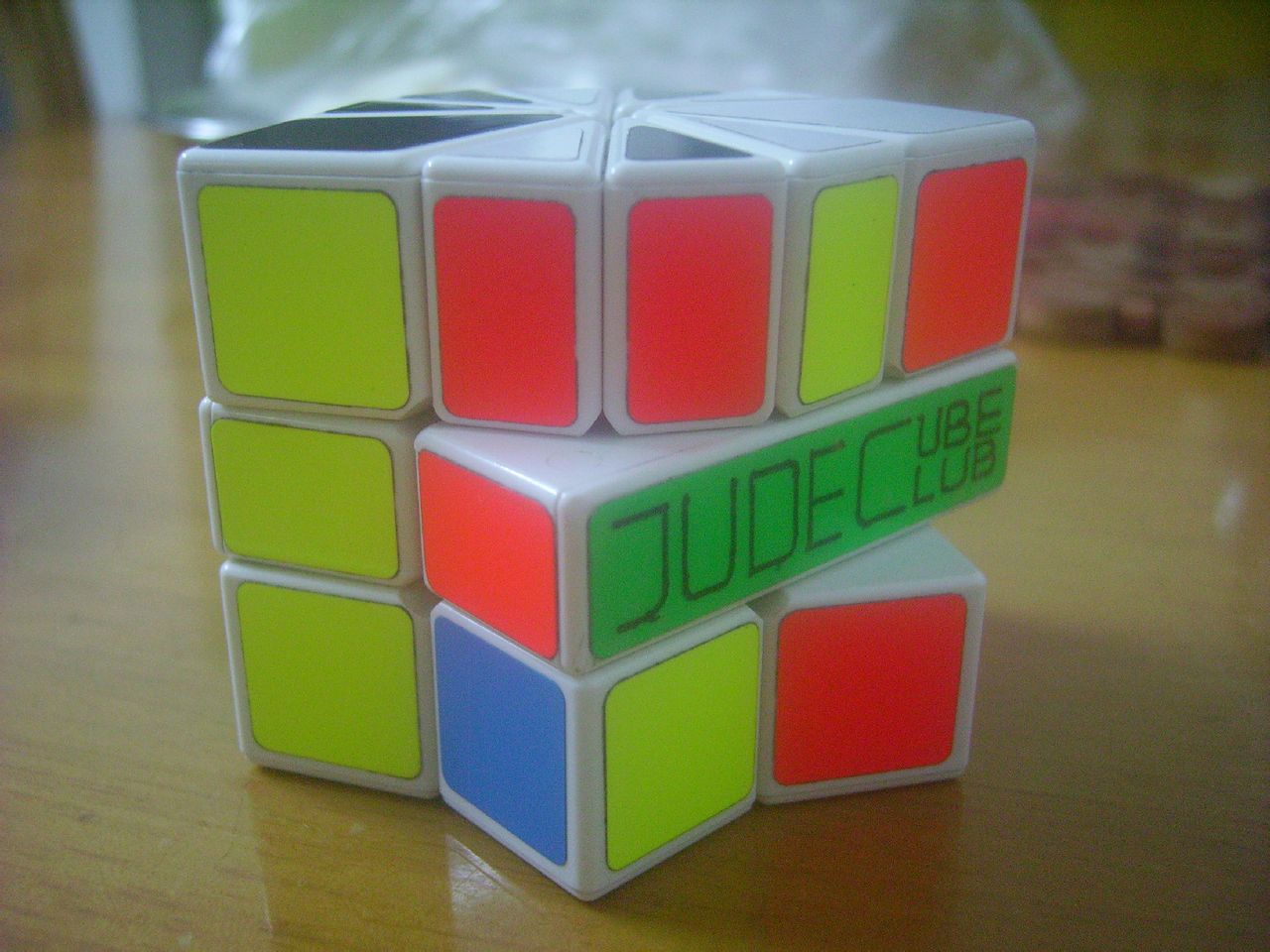  p>square-1,原称back to square one,是魔方家族之一,是由karel hrs