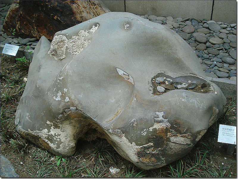  p>火山碎屑是火山喷出的岩浆冷凝碎屑以及火山通道内和四壁岩石碎屑.