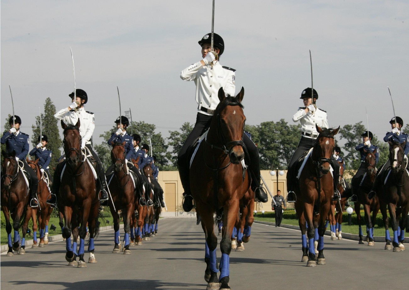 大连女子骑警队