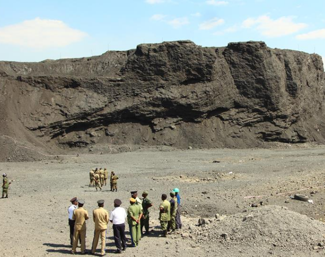 年6月20日上午,赞比亚铜带省基特韦市一座名叫"黑山"的矿渣堆发生坍塌