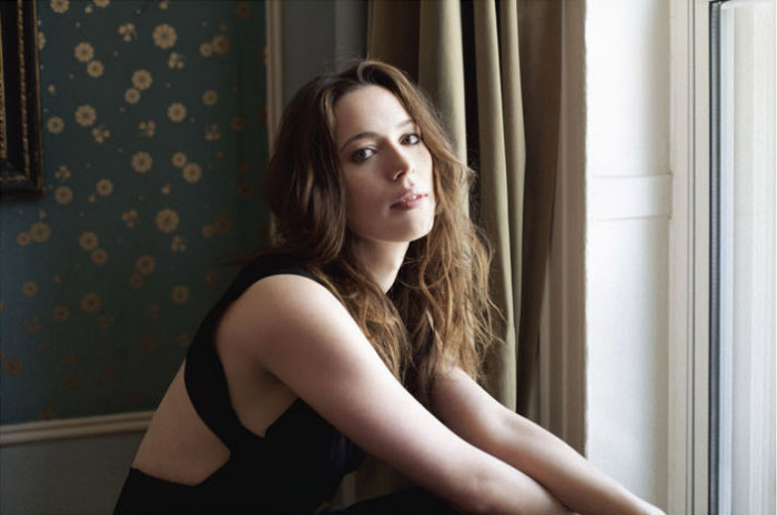  p>丽贝卡·豪尔(rebecca hall),1982年5月19日出生于英国伦敦,英国