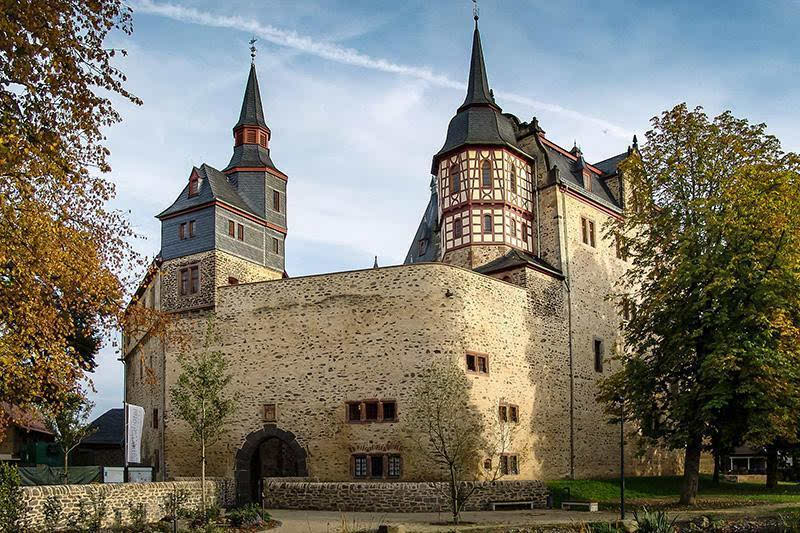  p> b>马尔堡大学 /b>,全称 b>马尔堡菲利普大学 /b>(德语:philipps