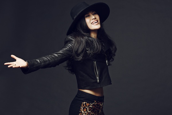  p>袁娅维(tia ray),1984年12月12日出生于湖南省怀化市,中国内地流行