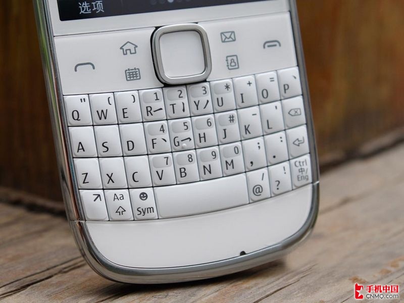  p>诺基亚一款于2011年上市的经典全键盘手机.