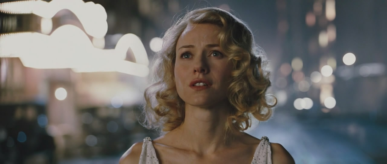 《金刚》是2005年上映的一部冒险电影,重拍1933年经典同名电影《金刚