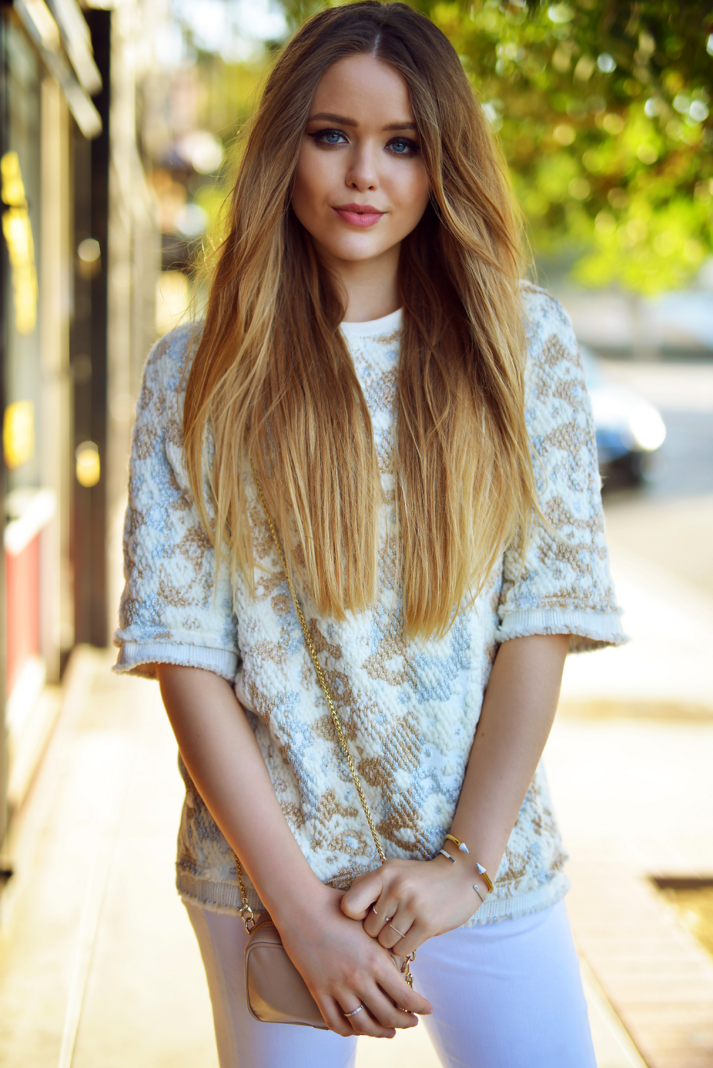  p>kristina bazan,1993年10月28日出生,是瑞士一名时尚博主,模特.