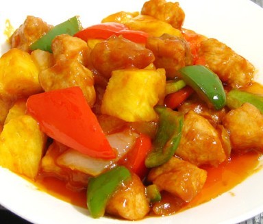 古老,粤语读作"咕噜",故古老肉又名咕噜肉,属粤菜,是广东人尽皆知的一