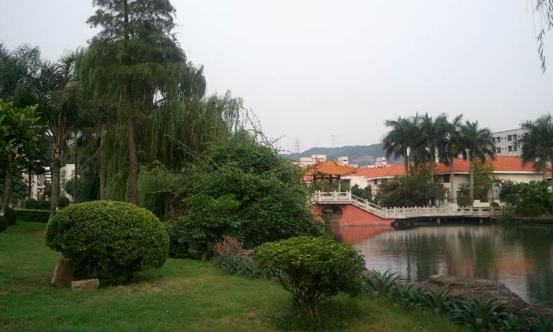 由"人工湖"及"人造山林"而著称"丽湖山庄",位于广东省东莞市厚街,虎门