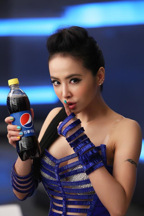 ">《渴望就一块》是 a target="_blank" href="/item/蔡依林/138122"