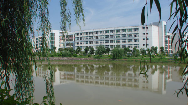 江西省龙南中学