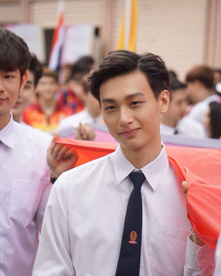 ">陈智霆(gun),本名纳帕·纳·拉侬,1998年1月12日出生,泰国男演员