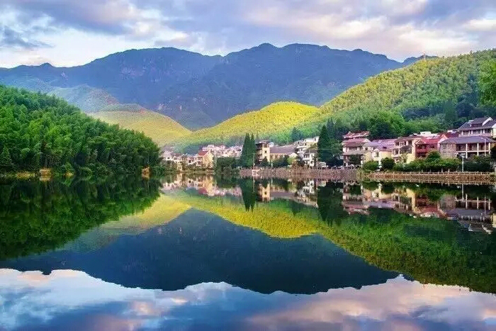  p data-id="gnb36mupbr">高家堂风景区地处浙江安吉县山川乡,是云上