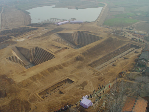  p data-id="gnyxi5uoal">九连墩战国古墓群位于 a target="_blank"