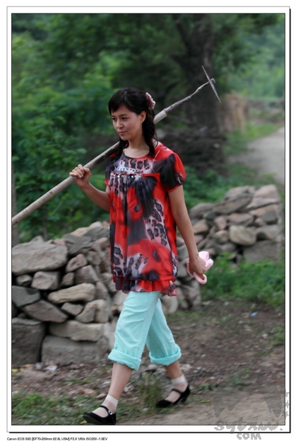  p data-id="gnx3zzf0ie">于莉红(艺名:于艺璇),1969年2月9日出生于