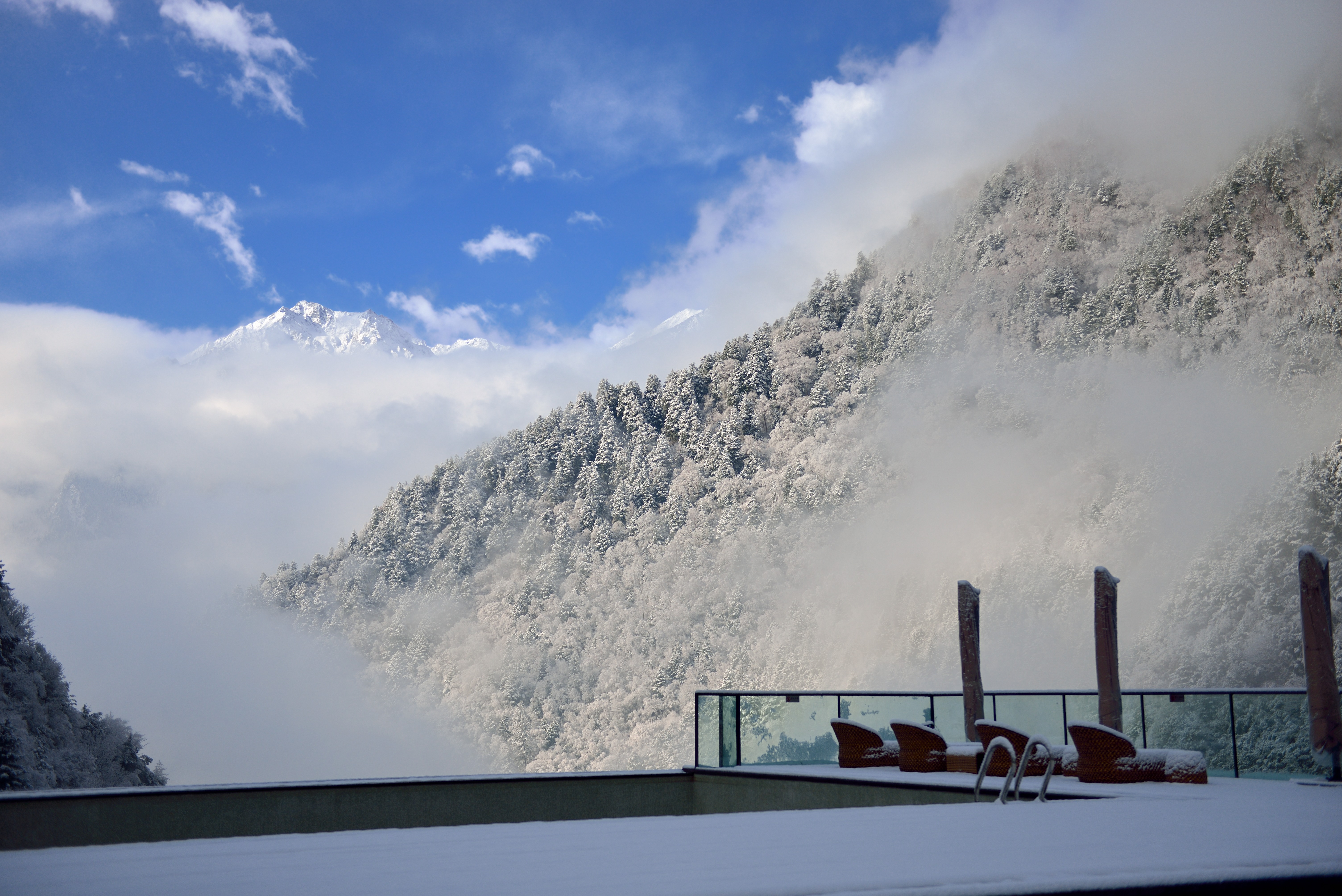  p data-id="gnywsce7d6">古尔沟温泉,位于理县古尔沟神峰山下杂谷脑