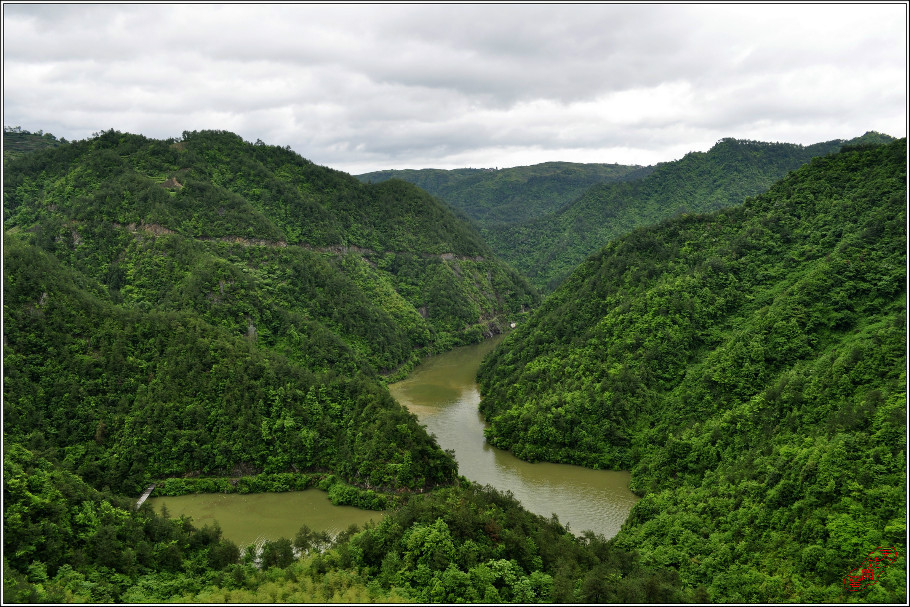 x6op">回山镇地处 a target="_blank" href="/item/新昌县/10098549"