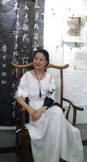  p>成都知名女画家,自幼喜好书画,先后师从于著名国画家霍嘉顺, a