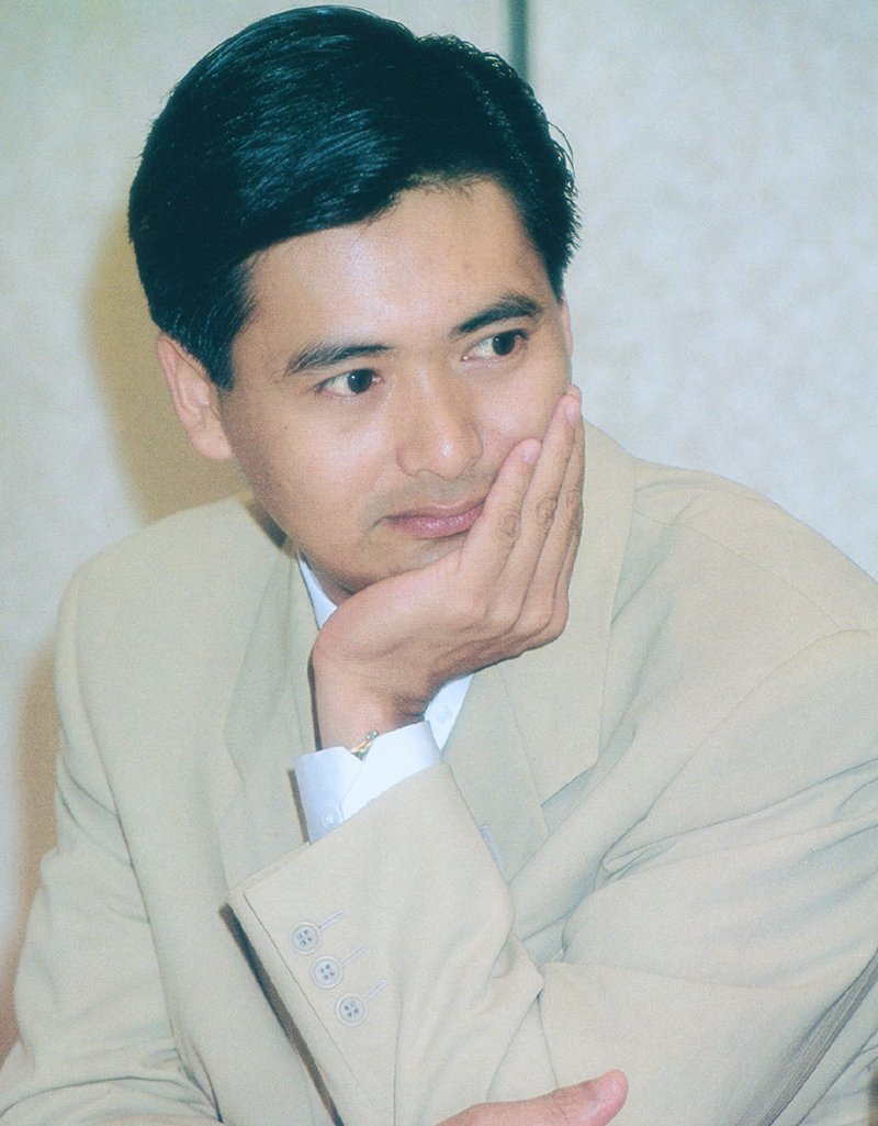  p>周润发(chow yun fat),1955年5月18日出生于香港南丫岛,籍贯广东省