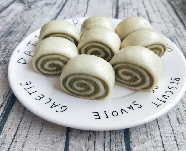  p>抹茶小馒头,是一道家常主食,制作原料主要有中筋面粉,砂糖等. /p>