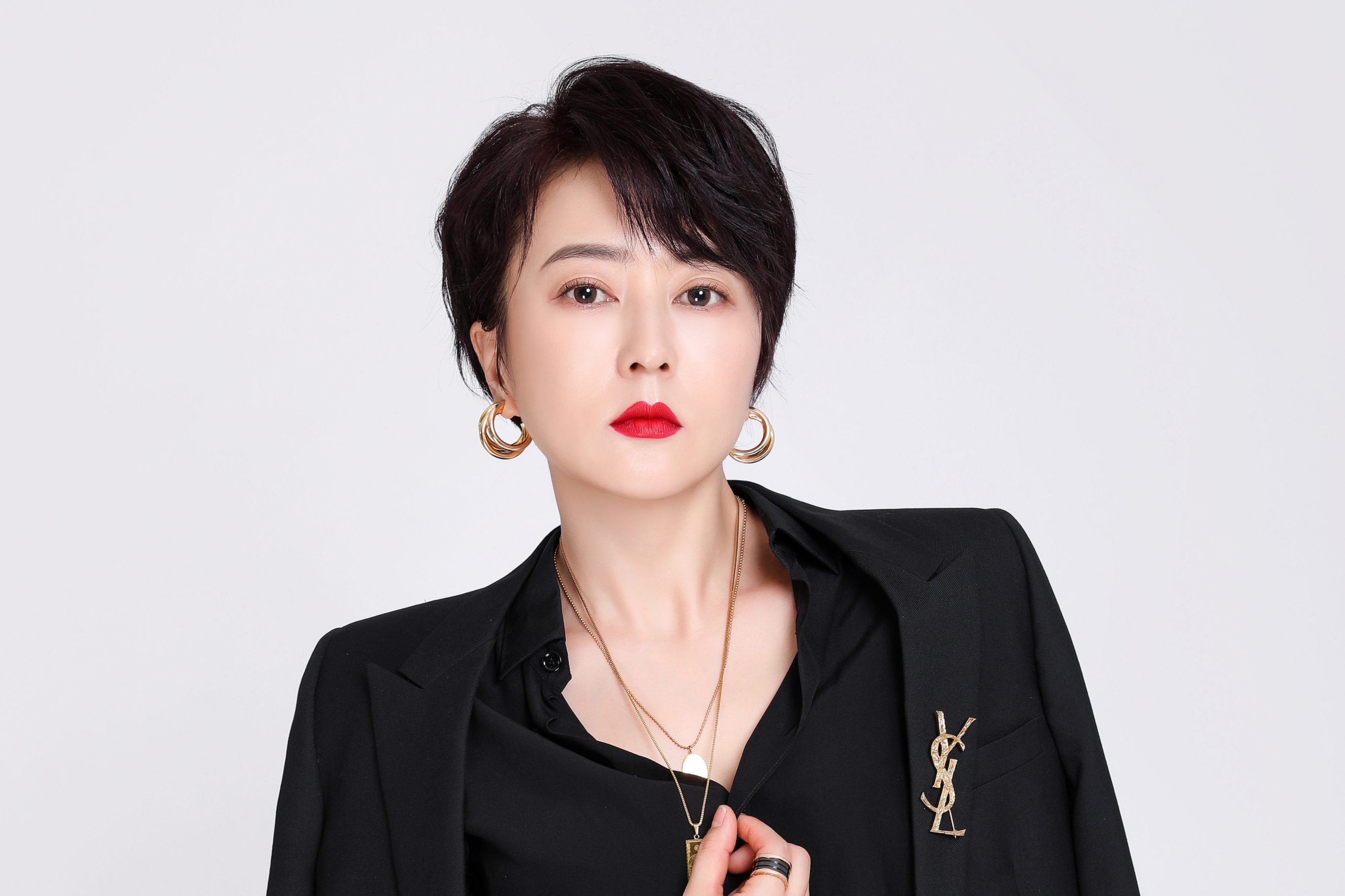 2019年,在电视剧《鬼吹灯》中饰演韩淑娜一角,在电影《 a target="