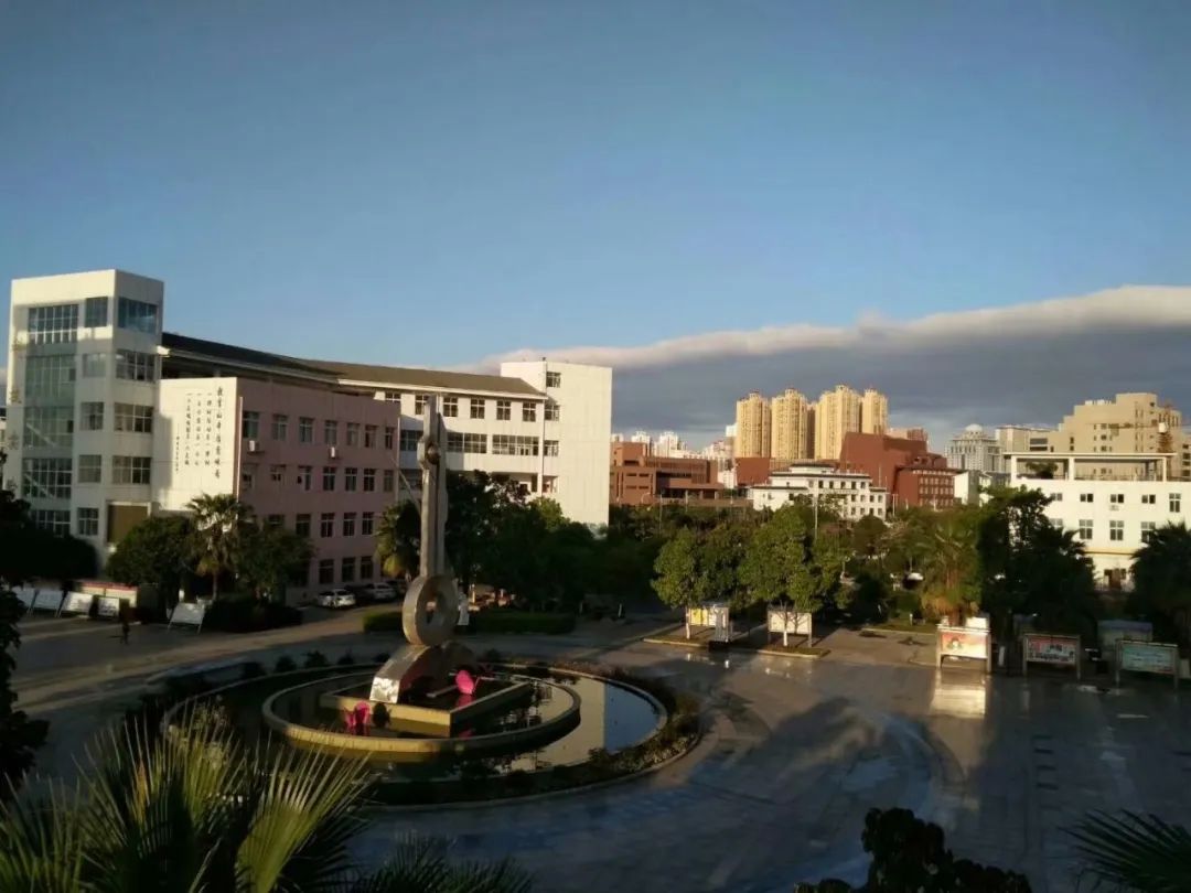  p data-id="gnx7wub104">来宾第六中学是来宾市委,市人民政府为民办