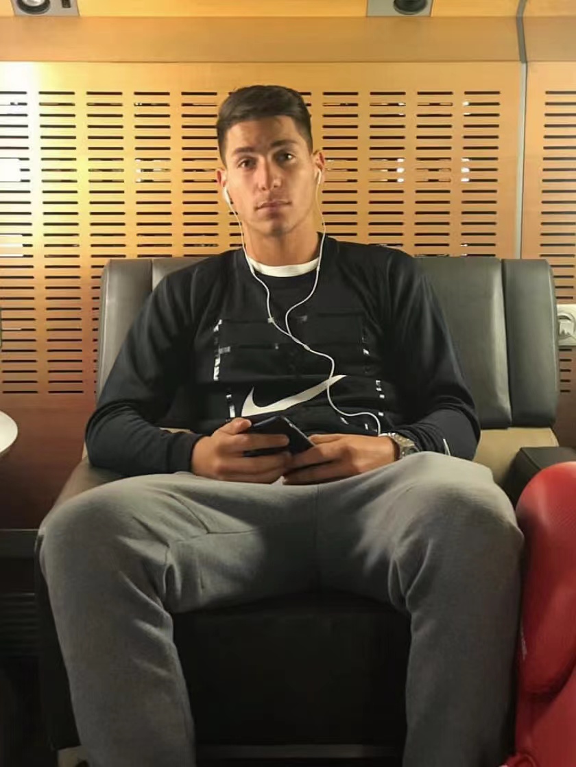 data-lemmaid="2483780">拉姆拉 /a>,以色列网球运动员,持拍