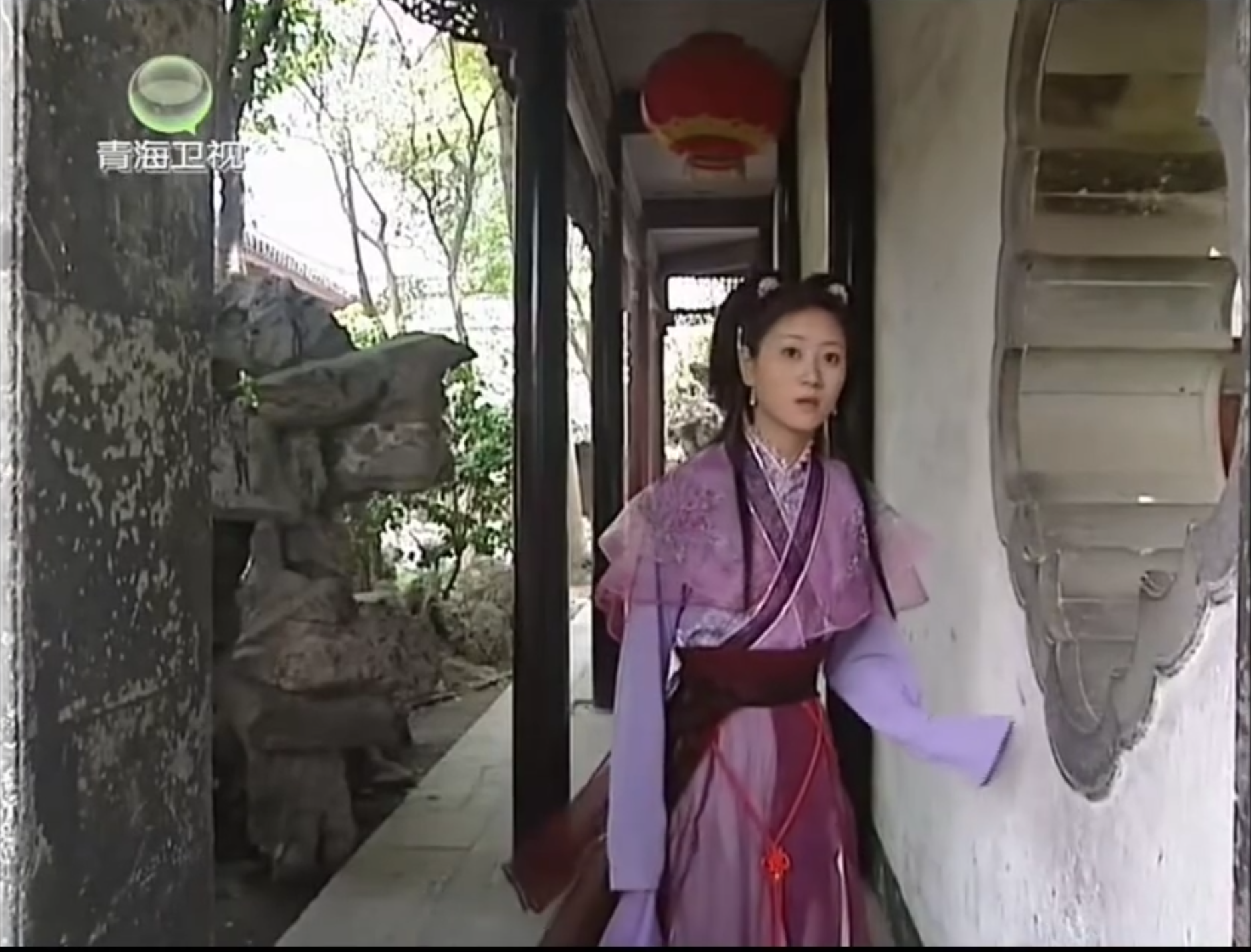 女,电视剧《上错花轿嫁对郎》中的人物,由演员徐婧灵饰演