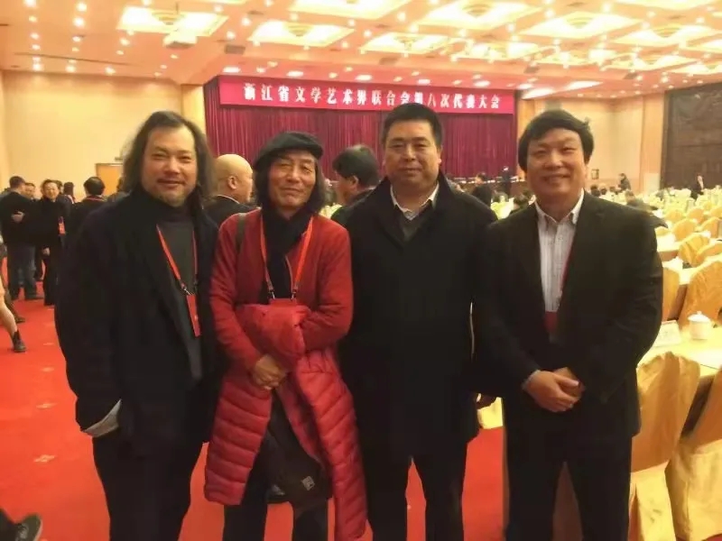 先后就读于南京艺术学院中国画专业硕士研究生班,文化部中国国家画院