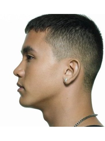 寸是指头发的长度只有一寸左右,因为短的像板子,所以叫"板寸",而最