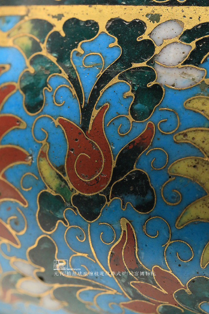 缠枝莲纹| 2022年金砖会议都用的青花纹样，最中国的吉祥纹饰_百科TA说
