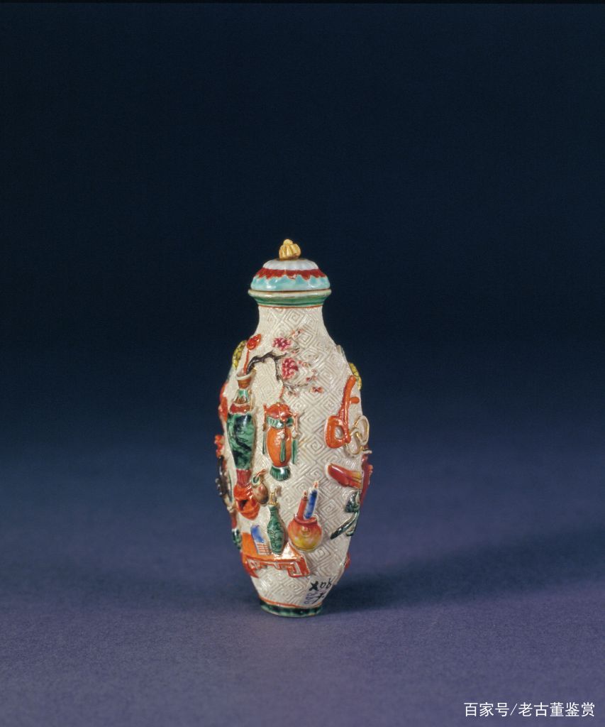 浅析清代瓷质鼻烟壶的艺术特征，小中见大，别有洞天_百科TA说
