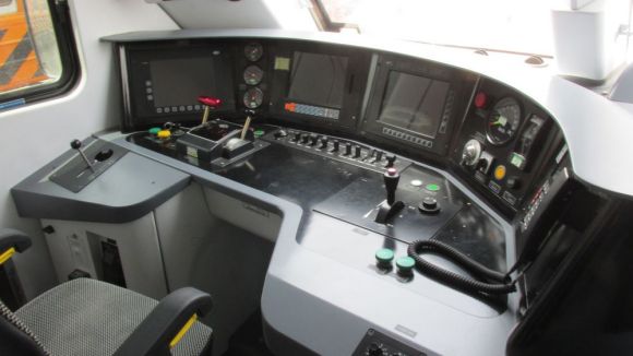  p data-id="gnvgj1l7xz">hxd1d型电力机车,是中国铁路所使用的交流